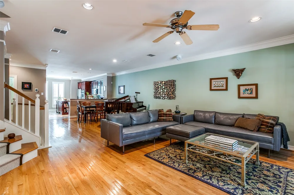 2817 State Street Dallas, TX 75204