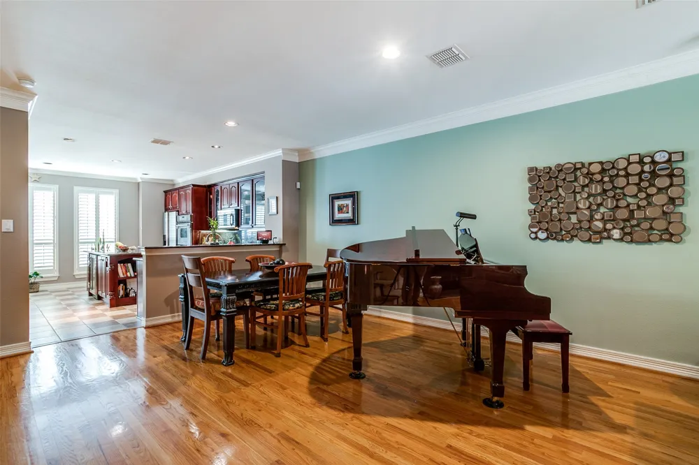 2817 State Street Dallas, TX 75204