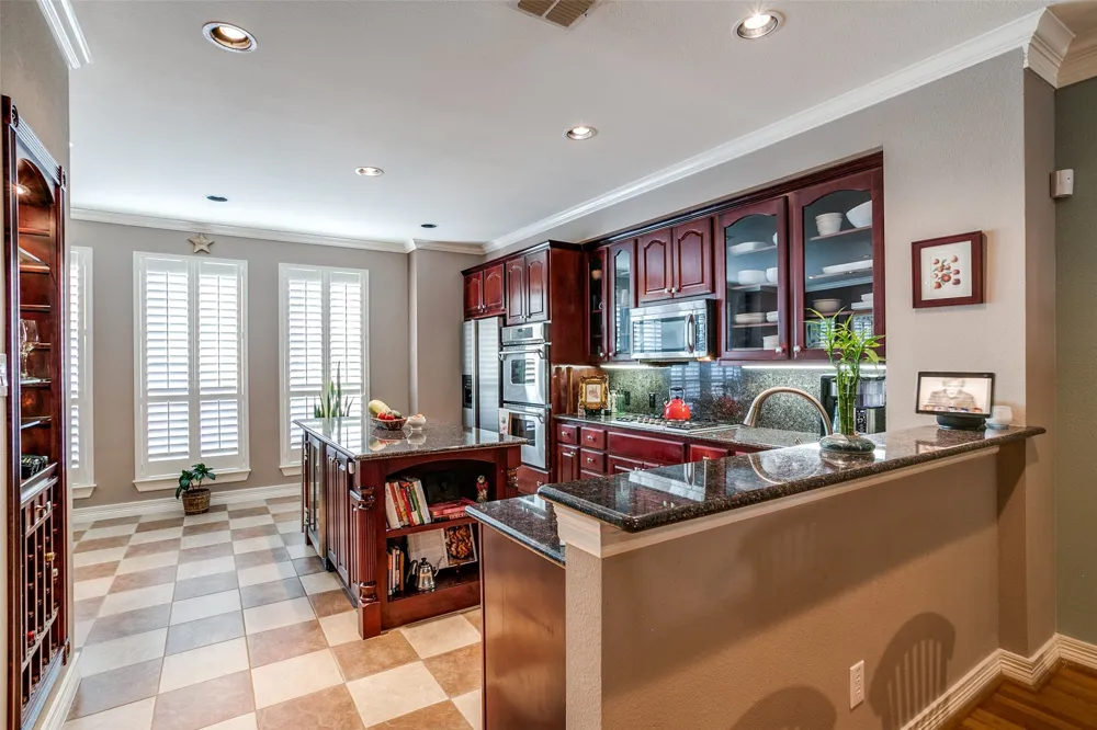 2817 State Street Dallas, TX 75204