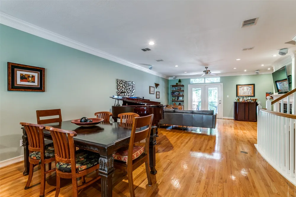 2817 State Street Dallas, TX 75204