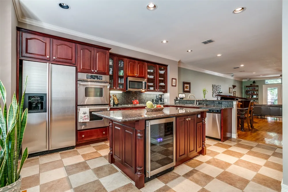2817 State Street Dallas, TX 75204