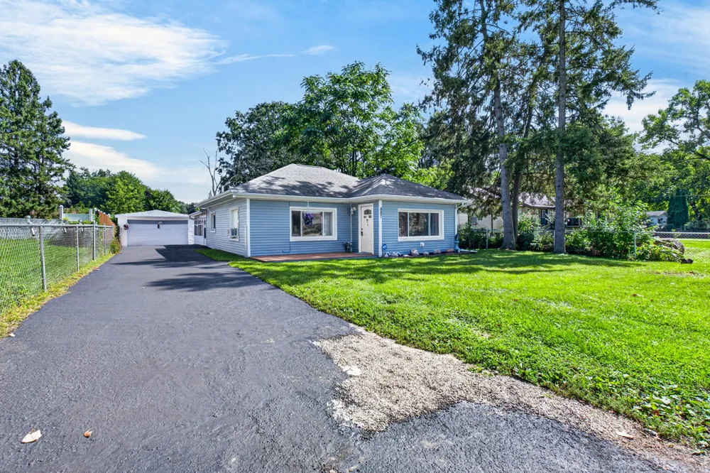 887 Bryant Avenue Jackson City, MI 49202