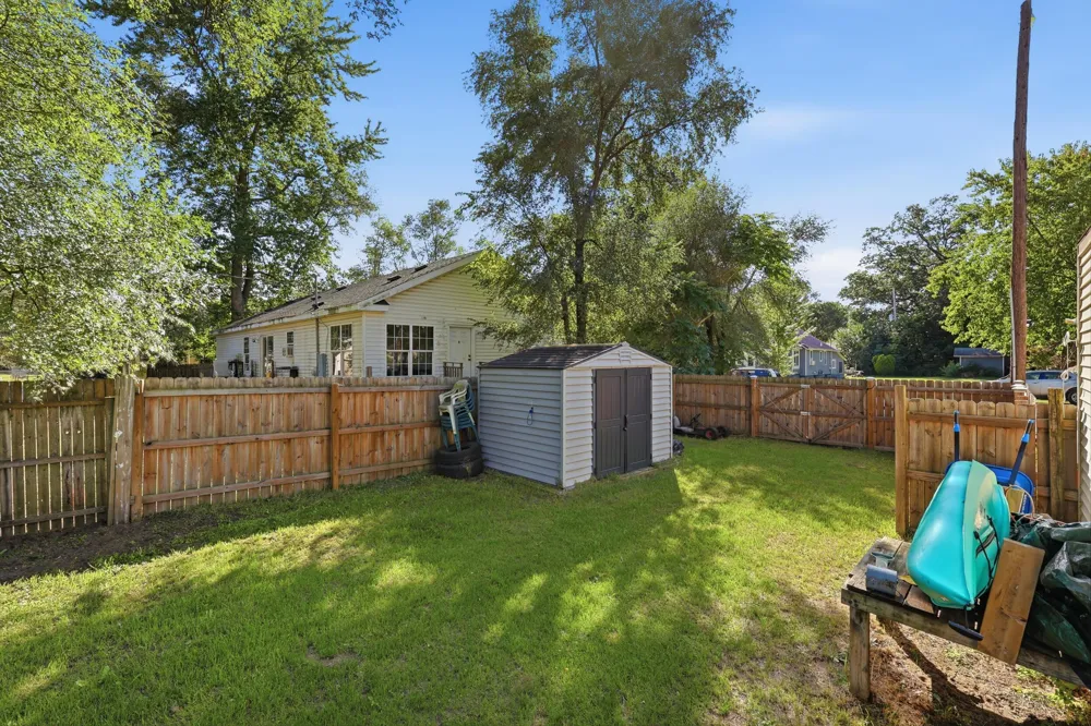 1424 West Street Muskegon Charter Township, MI 49442