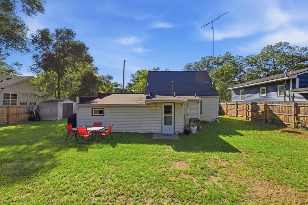 1424 West Street Muskegon Charter Township, MI 49442