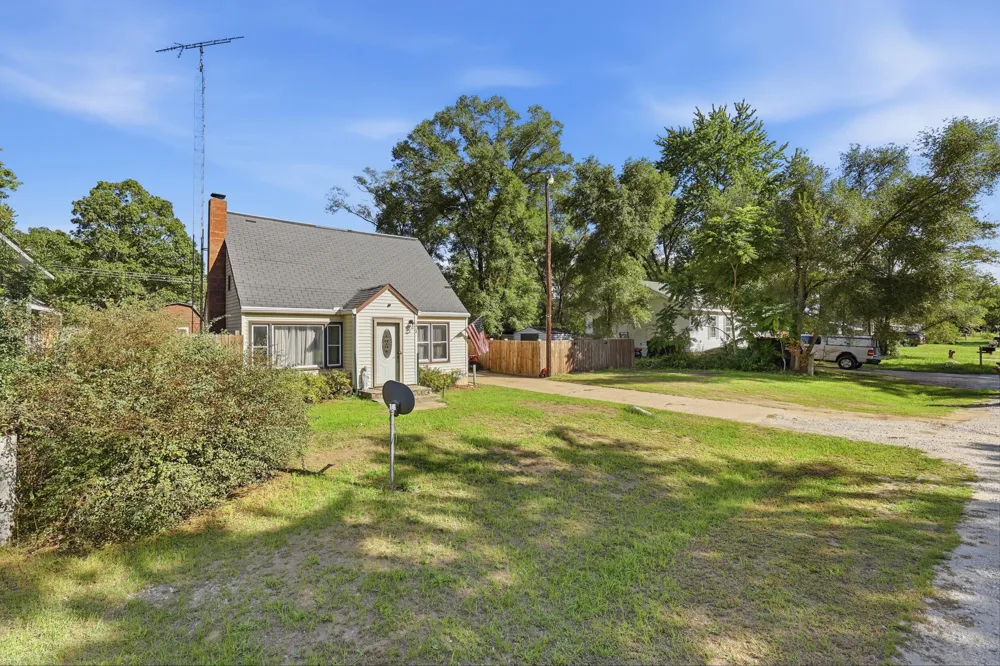 1424 West Street Muskegon Charter Township, MI 49442