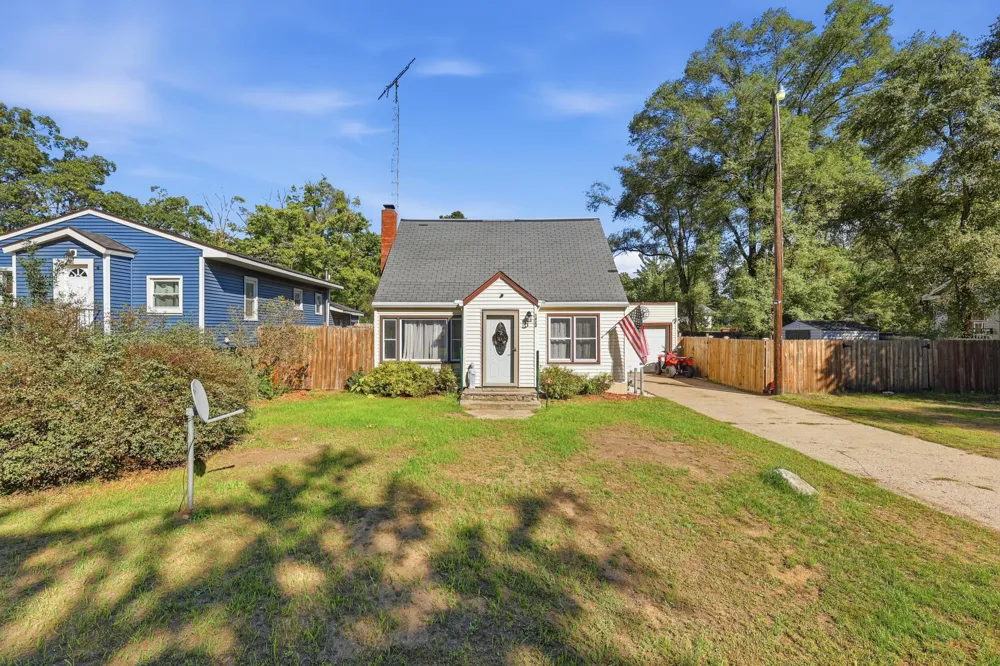 1424 West Street Muskegon Charter Township, MI 49442