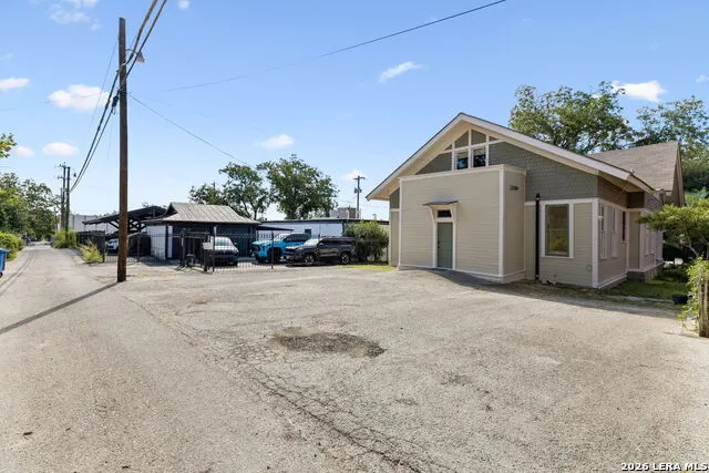 117 W MISTLETOE AVE San Antonio, TX 78212