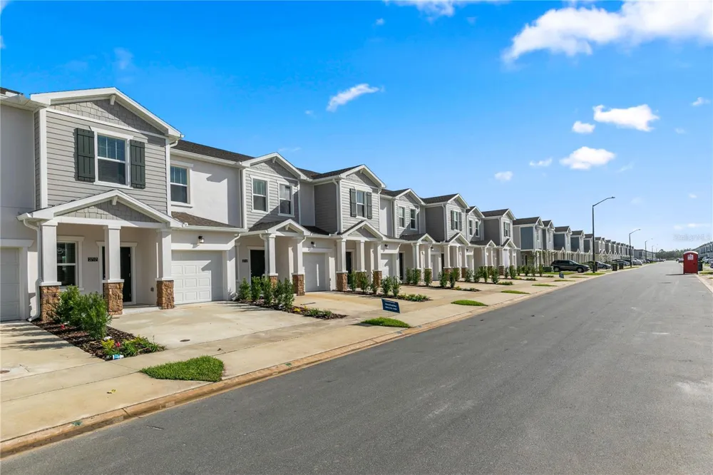 2717 SKYLINE LOOP Kissimmee, FL 34758