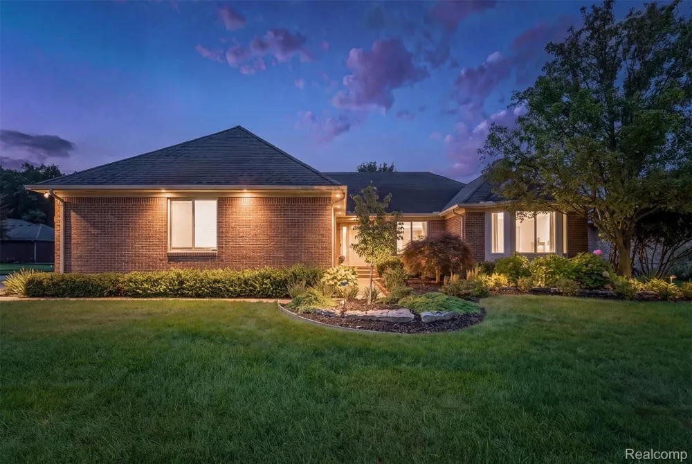22702 Brantingham Road Macomb Township, MI 48044