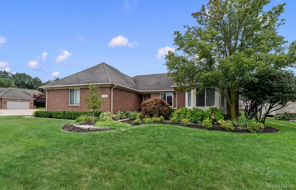 22702 Brantingham Road Macomb Township, MI 48044