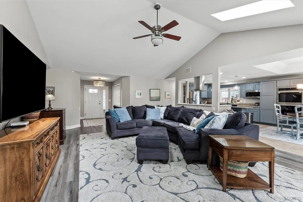22702 Brantingham Road Macomb Township, MI 48044