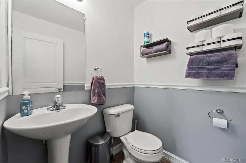 22702 Brantingham Road Macomb Township, MI 48044