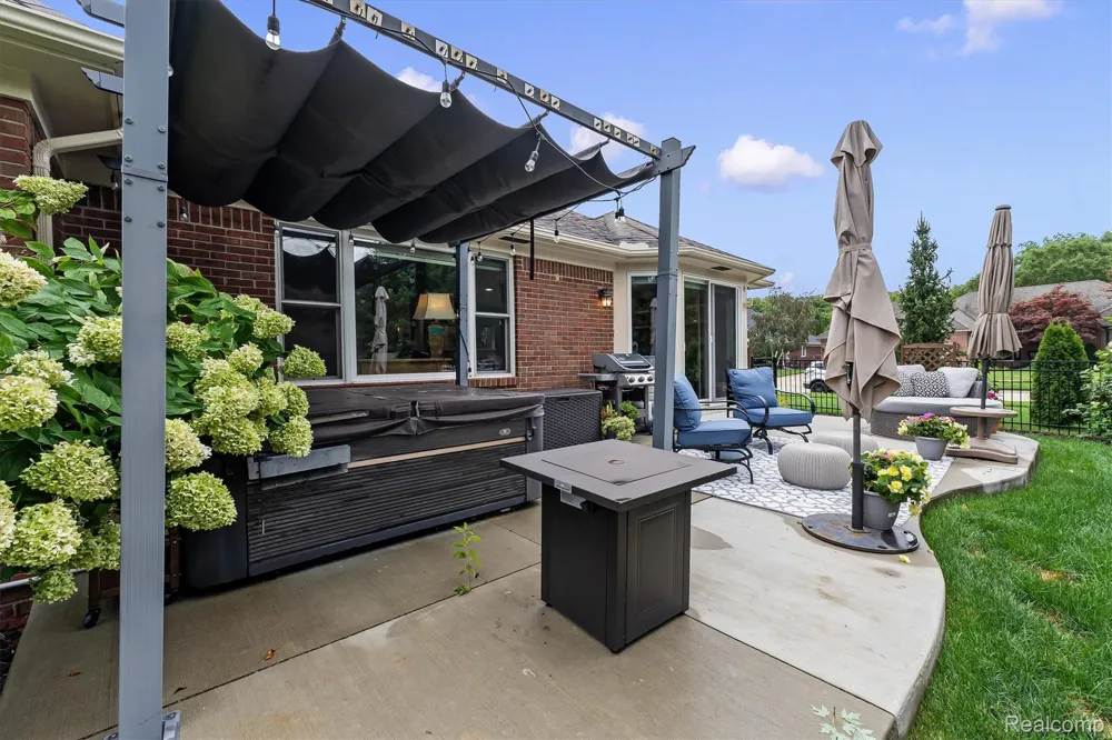22702 Brantingham Road Macomb Township, MI 48044