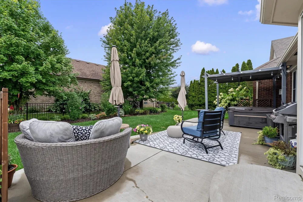 22702 Brantingham Road Macomb Township, MI 48044