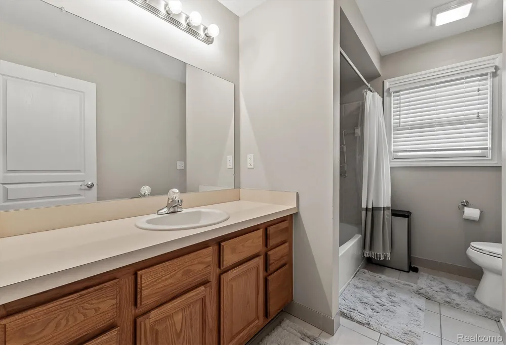 22702 Brantingham Road Macomb Township, MI 48044