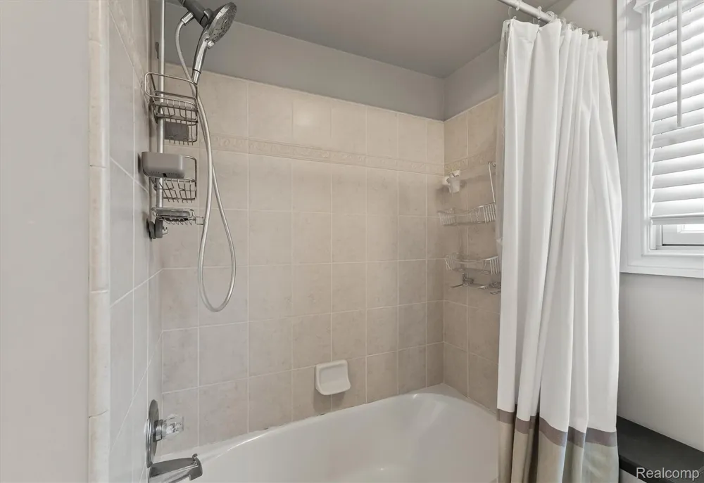 22702 Brantingham Road Macomb Township, MI 48044