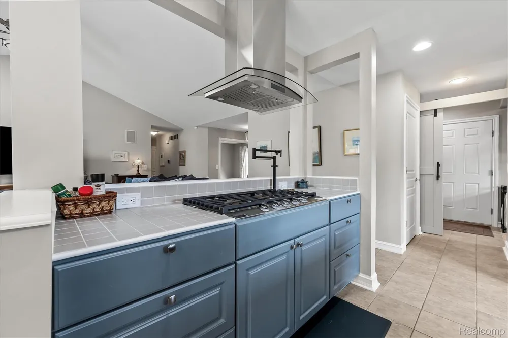 22702 Brantingham Road Macomb Township, MI 48044
