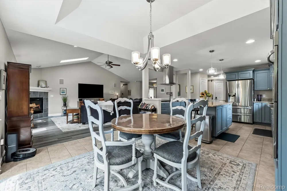 22702 Brantingham Road Macomb Township, MI 48044