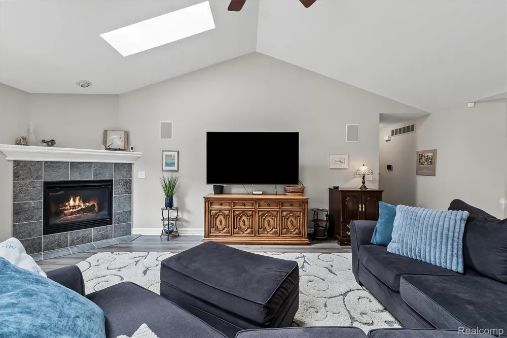 22702 Brantingham Road Macomb Township, MI 48044