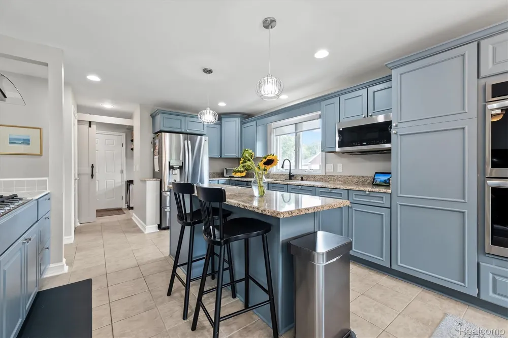 22702 Brantingham Road Macomb Township, MI 48044