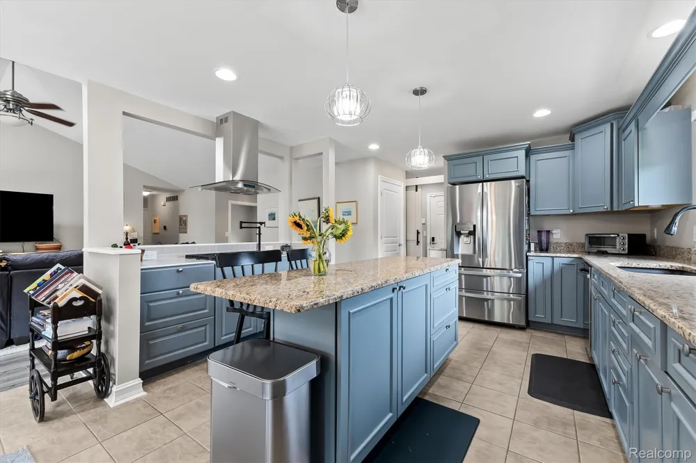 22702 Brantingham Road Macomb Township, MI 48044