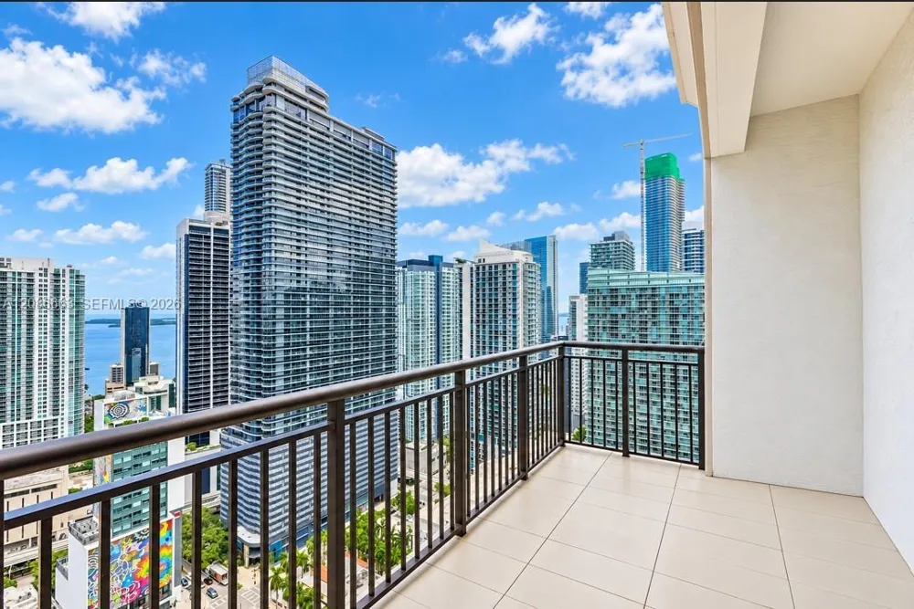 999 SW 1st Ave #UPH12 Miami, FL 33130