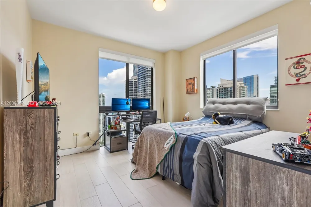 999 SW 1st Ave #UPH12 Miami, FL 33130