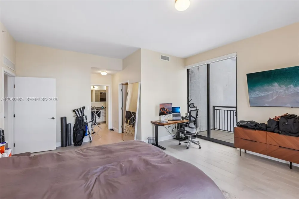 999 SW 1st Ave #UPH12 Miami, FL 33130