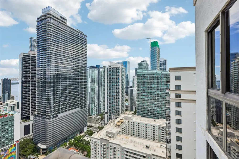 999 SW 1st Ave #UPH12 Miami, FL 33130