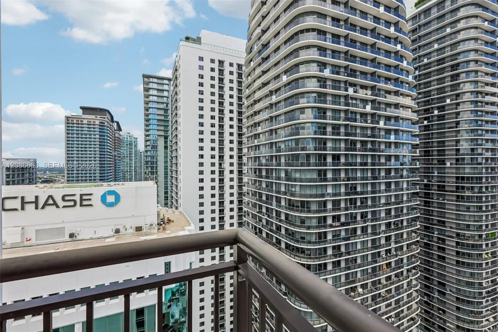 999 SW 1st Ave #UPH12 Miami, FL 33130