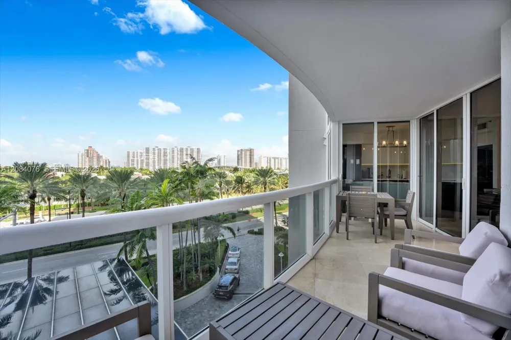 18911 Collins Ave #606 Sunny Isles Beach, FL 33160