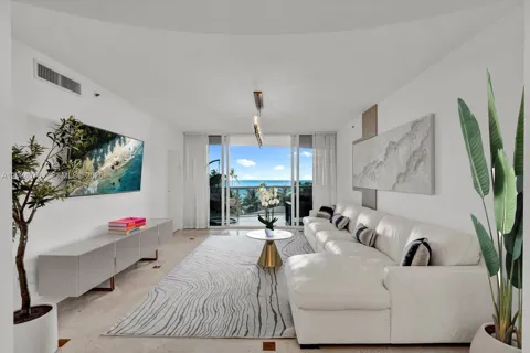 18911 Collins Ave #606