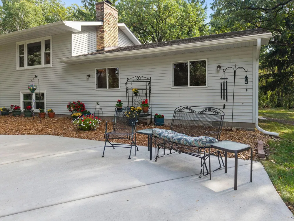 11397 274th Avenue NW Zimmerman, MN 55398