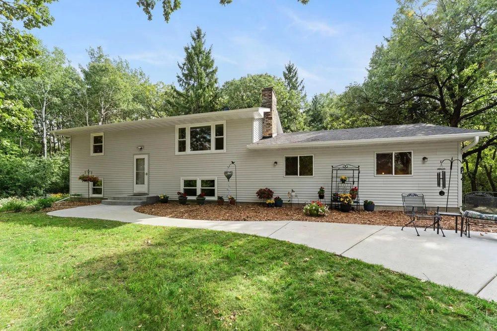 11397 274th Avenue NW Zimmerman, MN 55398