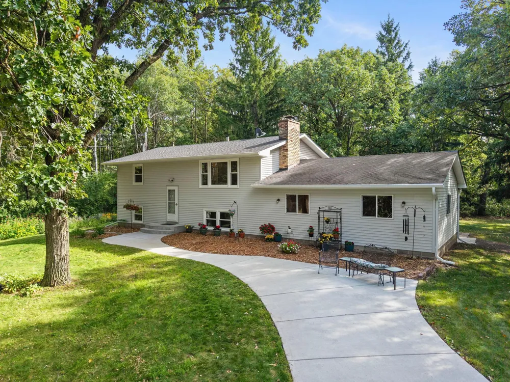 11397 274th Avenue NW Zimmerman, MN 55398