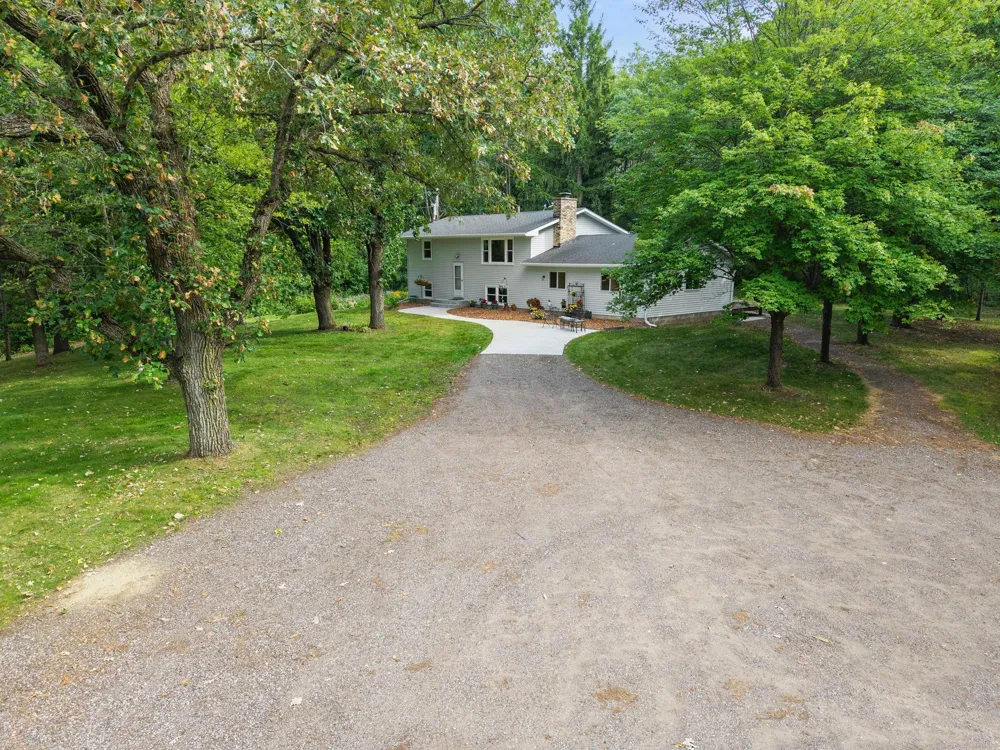 11397 274th Avenue NW Zimmerman, MN 55398
