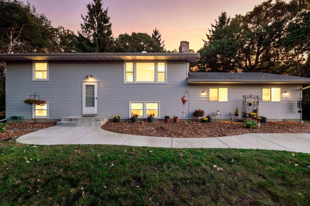 11397 274th Avenue NW Zimmerman, MN 55398