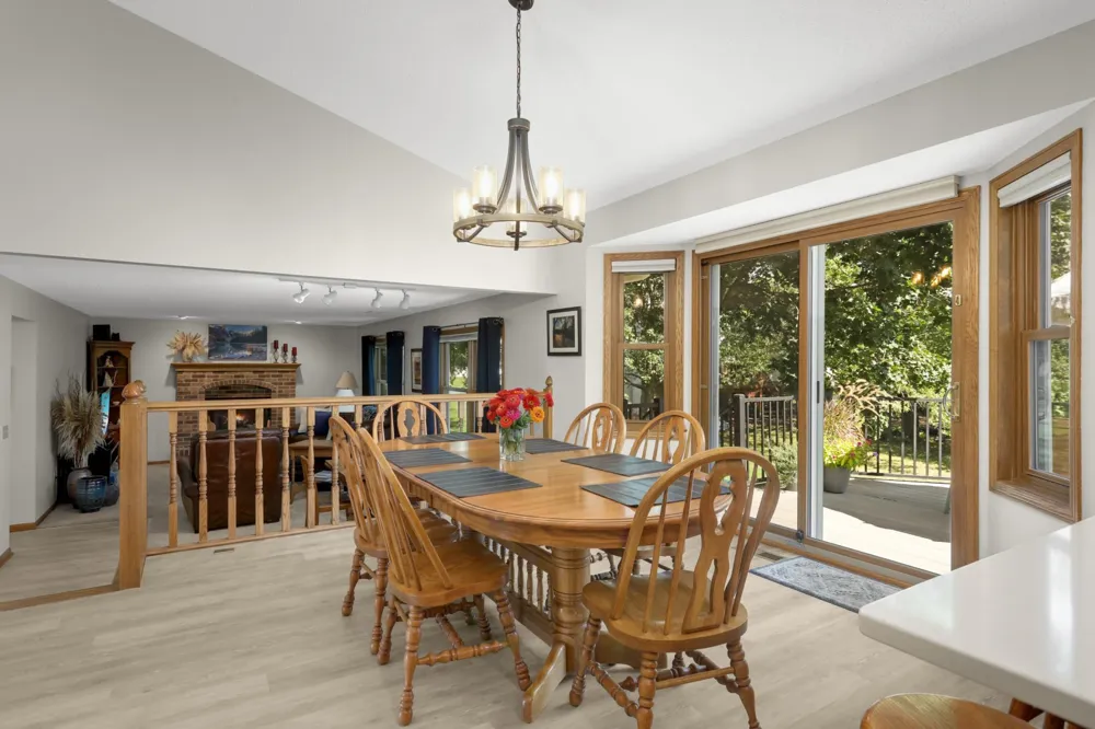 3266 Rolling Hills Drive Eagan, MN 55121