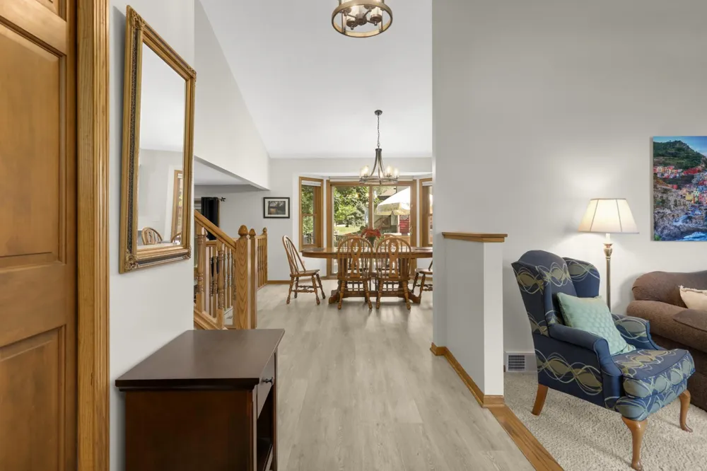 3266 Rolling Hills Drive Eagan, MN 55121