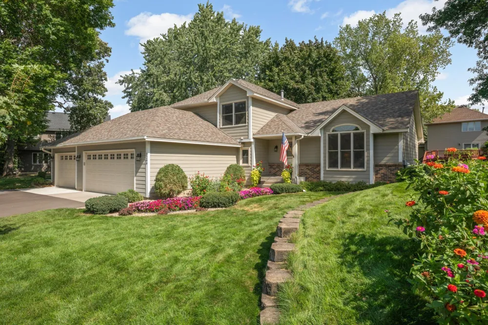 3266 Rolling Hills Drive Eagan, MN 55121