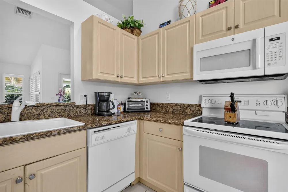 7203 Whitfield Avenue Boynton Beach, FL 33437