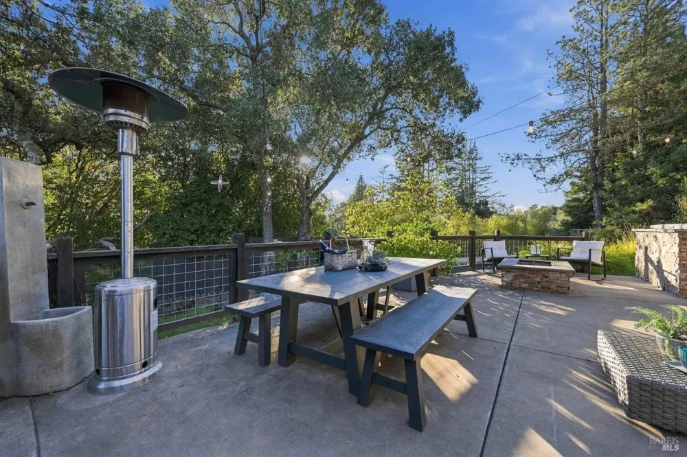50 Oakcrest Court Napa, CA 94558