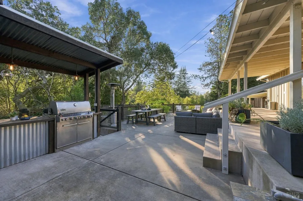 50 Oakcrest Court Napa, CA 94558