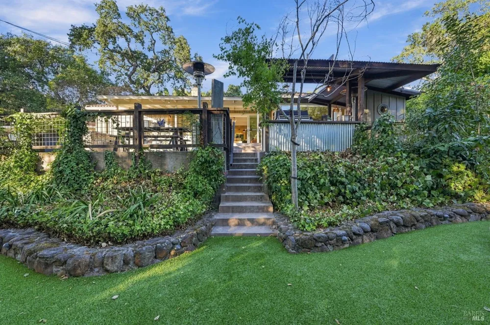 50 Oakcrest Court Napa, CA 94558