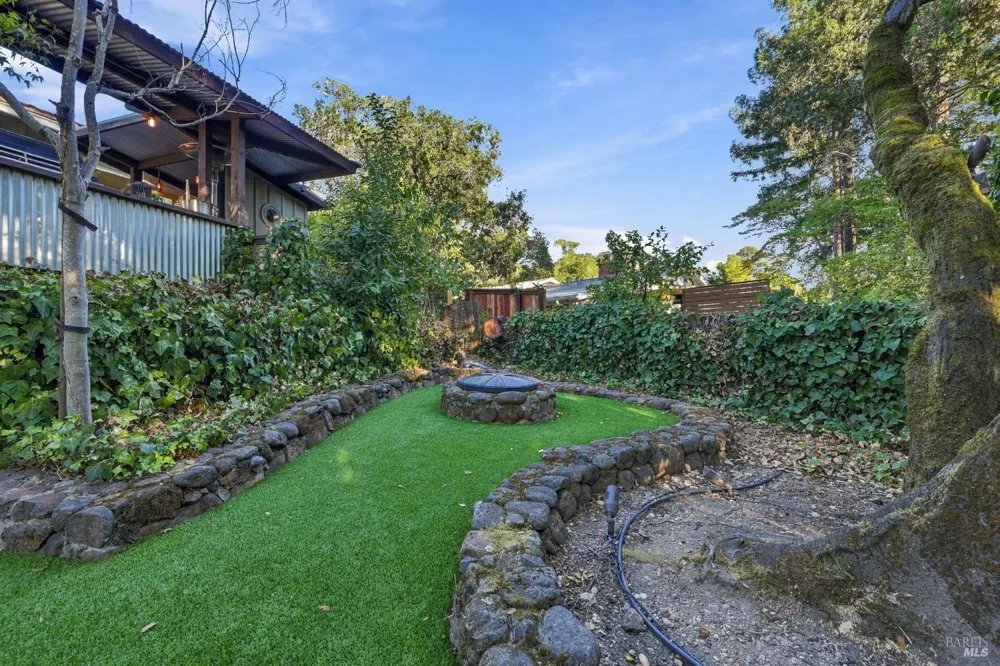 50 Oakcrest Court Napa, CA 94558