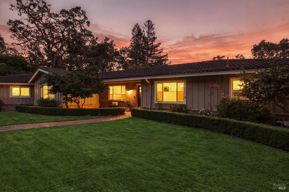 50 Oakcrest Court Napa, CA 94558