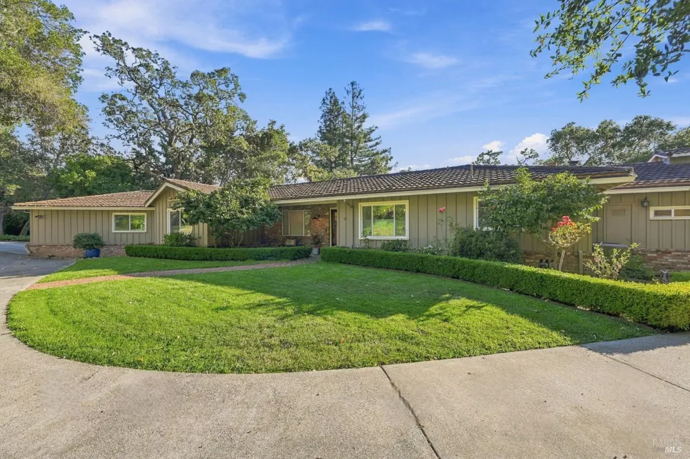 50 Oakcrest Court Napa, CA 94558