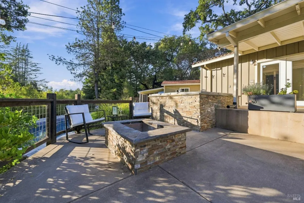 50 Oakcrest Court Napa, CA 94558