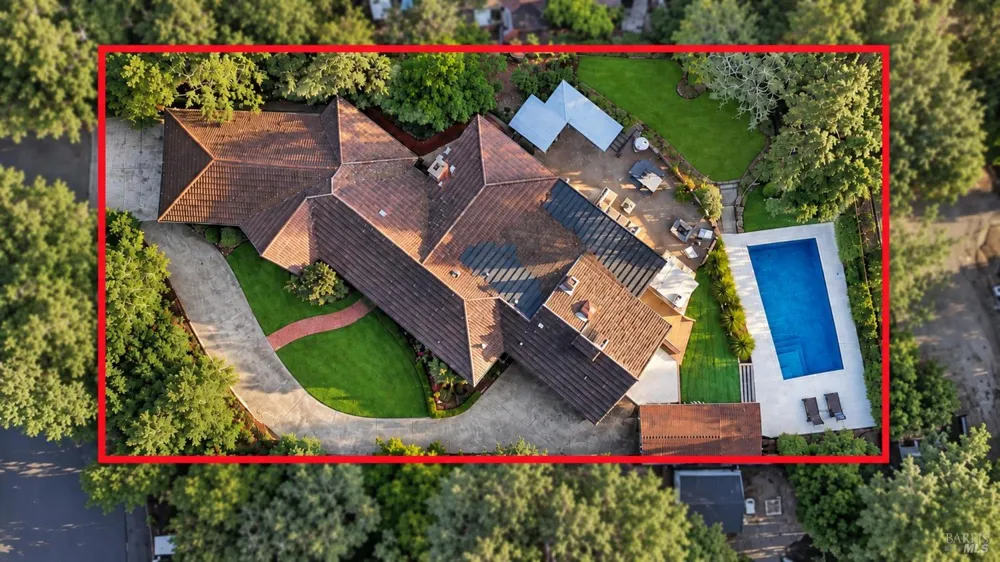 50 Oakcrest Court Napa, CA 94558