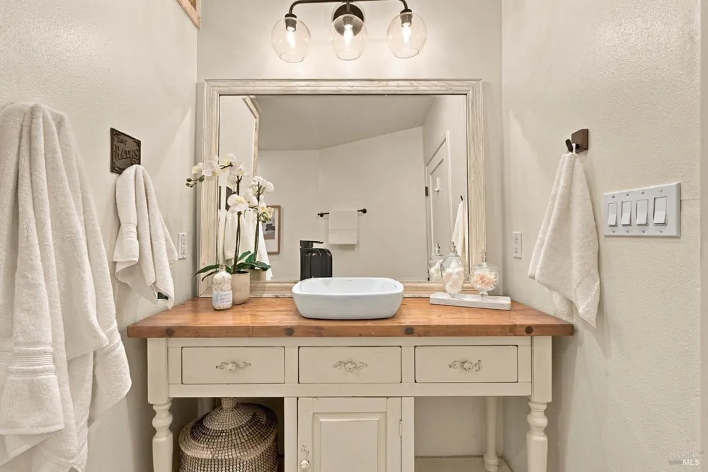 50 Oakcrest Court Napa, CA 94558